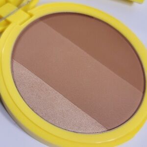 Trixie Cosmetics. Flower Power Bronzer Palette. NWT.